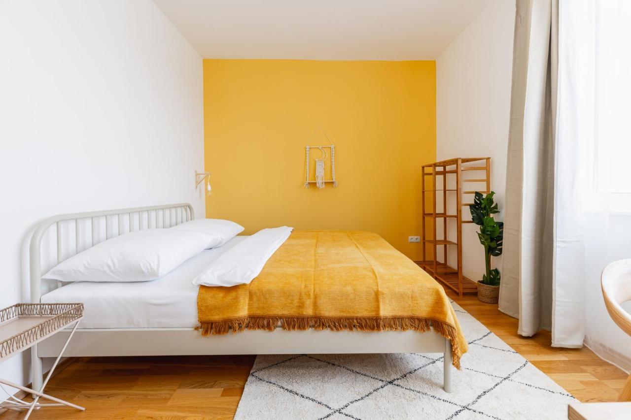 Bright Stylish Apartment With A Balcony In A Top Location ウィーン エクステリア 写真