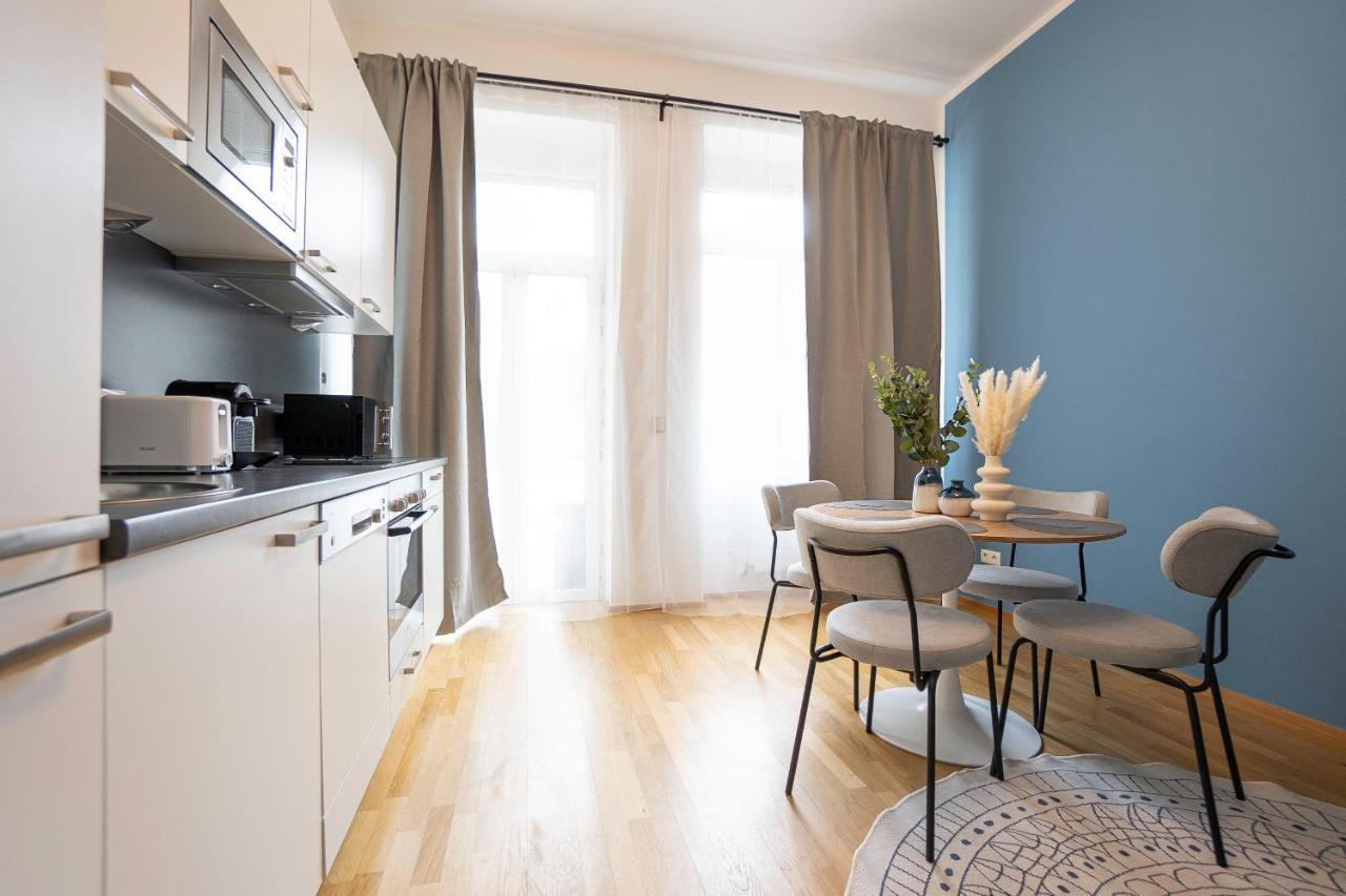 Bright Stylish Apartment With A Balcony In A Top Location ウィーン エクステリア 写真